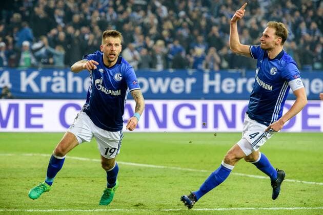 Guido Burgstaller (FC Schalke 04 19) und Kapitaen Benedikt Hoewedes (FC Schalke 04 4) beim Torjubel nach dem Treffer zum 2:0 beim Europa League Spiel zwischen dem FC Schalke 04 und Ajax Amsterdam am 20.04.2017, Gelsenkirchen Copyright: xSchuelerx xEibnerx-xPressefotox EP_JSE