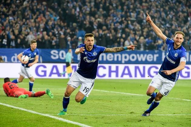 Bilder des Tages - SPORT Klaas-Jan Huntelaar (FC Schalke 04 25), Guido Burgstaller (FC Schalke 04 19) und Kapitaen Benedikt Hoewedes (FC Schalke 04 4) beim Torjubel nach dem Treffer zum 2:0 beim Europa League Spiel zwischen dem FC Schalke 04 und Ajax Amsterdam am 20.04.2017, Gelsenkirchen Copyright: xSchuelerx xEibnerx-xPressefotox EP_JSE