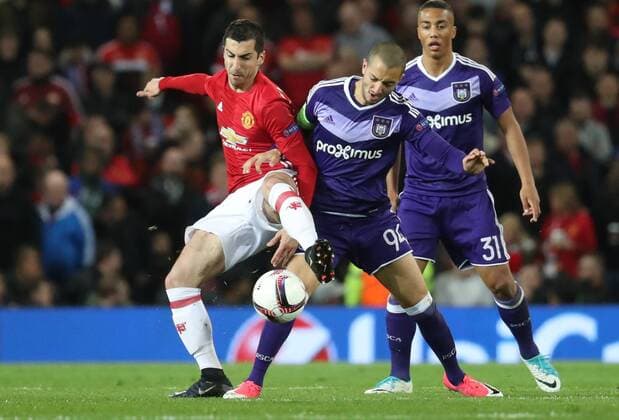 Manchester s Henrikh Mkhitaryan and Anderlecht s Sofiane Hanni fight for the ball during the return leg game of the quarterfinals of the Europa League competition between UK team Manchester United ManU and Belgian soccer team RSC Anderlecht in Manchester, UK, Thursday 20 April 2017. First leg ended on a draw result 1-1 in Belgium. VIRGINIExLEFOUR  x05084178x