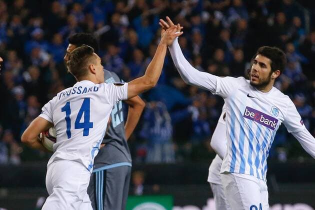 Bilder des Tages - SPORT Genk s Leandro Trossard and Genk s Alejandro Pozuelo celebrate after scoring during the return leg of quarterfinals in the Europa League competition between Belgian soccer team RC Genk and Spanish team Celta Vigo, Thursday 20 April 2017, in Genk. First leg ended on a 2-3 result in Spain. BRUNOxFAHY  x05084184x