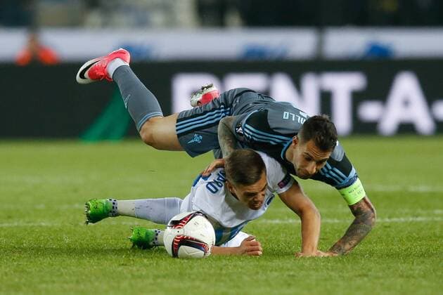 Genk s Leandro Trossard and Celta s Hugo Mallo fight for the ball during the return leg of quarterfinals in the Europa League competition between Belgian soccer team RC Genk and Spanish team Celta Vigo, Thursday 20 April 2017, in Genk. First leg ended on a 2-3 result in Spain. BRUNOxFAHY  x05084203x