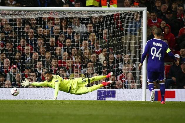 MANCHESTER, ENGLAND - 20 APRIL : Sergio Romero of Mancheter United and Sofiane Hanni midfielder of RSC Anderlecht during the match between Manchester United ManU and Rsc Anderlecht - UEFA Europa League quarter final second leg in the Old Trafford stadion, 20 04 2017. FOOTBALL : Manchester United v Rsc Anderlecht - UEFA Europa League - 20 04 2017 PHOTONEWS PANORAMIC  700023046