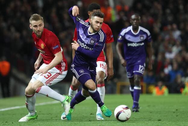 Manchester s Luke Shaw and Anderlecht s Massimo Bruno fight for the ball during the return leg game of the quarterfinals of the Europa League competition between UK team Manchester United ManU and Belgian soccer team RSC Anderlecht in Manchester, UK, Thursday 20 April 2017. First leg ended on a draw result 1-1 in Belgium. VIRGINIExLEFOUR  x05084218x