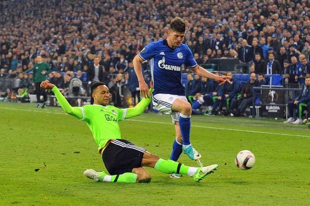 GER, UEFA EL, FC Schalke 04 (GER) vs Ajax Amsterdam (NED) 20.04.2017, Veltins-Arena, Gelsenkirchen, GER, UEFA EL, FC Schalke 04 (GER) vs Ajax Amsterdam (NED), im Bild im Zweikampf von links: Kenny Tete ( Amsterdam 2 ), Klaas Jan Huntelaar ( Schalke 25 ) Foto © nordphoto Treese nordphotoxTreese