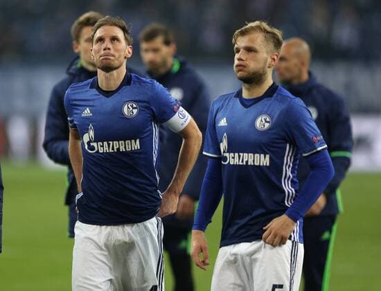 Themen der Woche - Sport 20.04.2017, Fussball, UEFA Europa League, Saison 2016 2017, Viertelfinale, FC Schalke 04 - Ajax Amsterdam, v. l. Benedikt HOEWEDES (FC Schalke 04) und Johannes GEIS (FC Schalke 04) sind enttäuscht