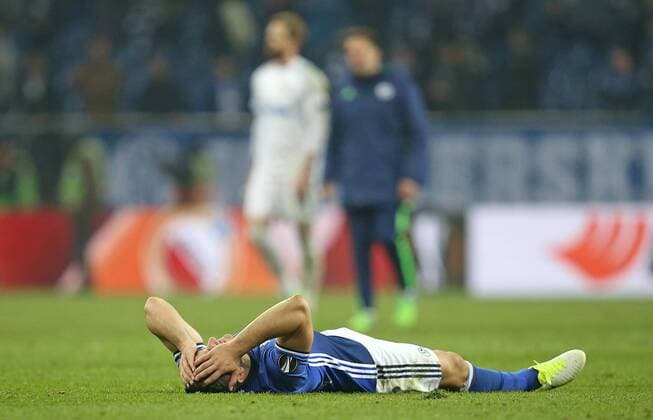 Bilder des Tages - SPORT 20.04.2017, Fussball UEFA Europa League 2016 2017, Viertelfinale, FC Schalke 04 - Ajax Amsterdam, in der VELTINS-Arena Gelsenkirchen. Sead Kolasinac (Schalke) enttäuscht 