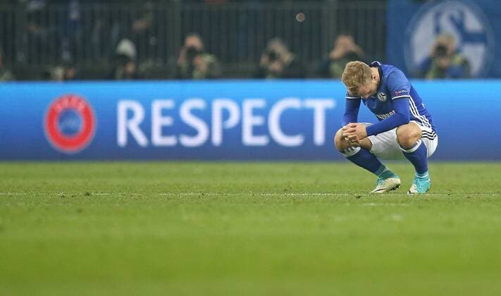 Themen der Woche - Sport Bilder des Tages - SPORT 20.04.2017, Fussball UEFA Europa League 2016 2017, Viertelfinale, FC Schalke 04 - Ajax Amsterdam, in der VELTINS-Arena Gelsenkirchen. Johannes Geis (Schalke) enttäuscht 