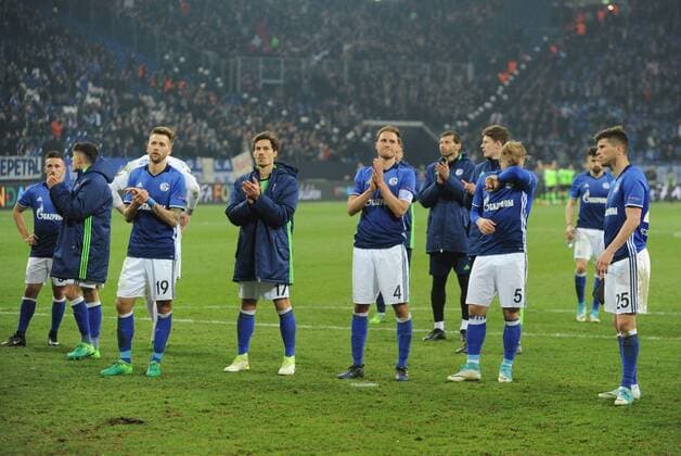 Europa League FC Schalke 04 - Ajax Amsterdam 20.04.2017 Traurige Schalker bedanken sich bei ihren Fans HM