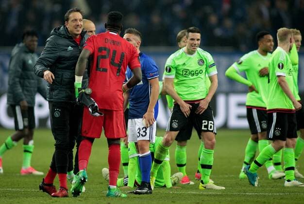 Die Spieler von Ajax Amsterdam freuen sich über das Weiterkommen in der Europa League beim Europa League Viertelfinal Rückspiel (Saison 2016 17) FC Schalke 04 - Ajax Amsterdam Copyright: Thomas Pakusch