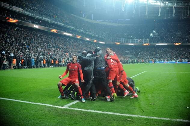 Themen der Woche - Sport Bilder des Tages - SPORT Lyon Players celebrates after the won the Europa league Quarter final second match between Besiktas and Lyon at the Vodafone Arena in Istanbul , Turkey April 20, 2017. 