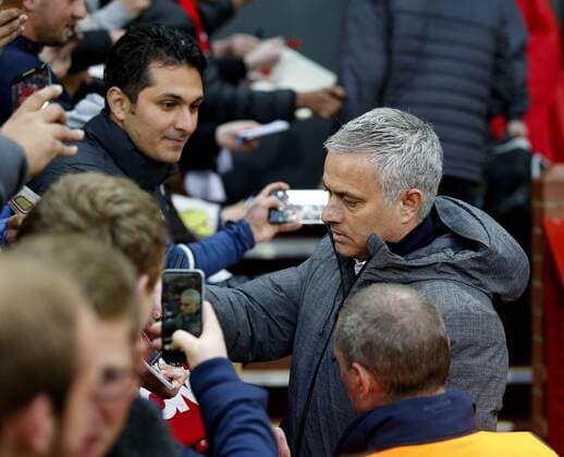 Manchester United ManU manager Jose Mourinho signs autographs during the UEFA Europa League Quarter Final 2nd Leg match at Old Trafford, Manchester. Picture date: April 20th, 2017. Pic credit should read: Matt McNulty Sportimage EDITORIAL USE ONLY. No use with unauthorised audio, video, data, fixture lists, club league logos or live services. Online in-match use limited to 120 images, no video emulation. No use in betting, games or single club league player publications.