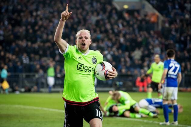Bilder des Tages - SPORT Davy Klaassen of Ajaxduring the UEFA Europa League quarter final match between Schalke 04 and Ajax Amsterdam on April 20, 2017 at the Veltins-Arena in Gelsenkirchen, Germany. Schalke 04 v Ajax UEFA Europa League 2016 2017 xVIxRonaldxBonestrooxfotografiexIVx 7617650