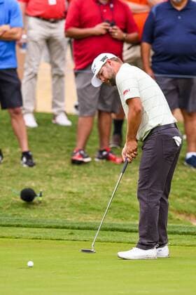 SAN ANTONIO, TX - APRIL 20: Ryan Moore watches his birdie putt on the 16th hole during the first round of the Valero Texas Open at the TPC San Antonio Oaks Course in San Antonio, TX on April 20, 2017. (Photo by Daniel Dunn Icon Sportswire) GOLF: APR 20 PGA Golf Herren - Valero Texas Open - First Round Icon1704206 EDITORIAL USE ONLY