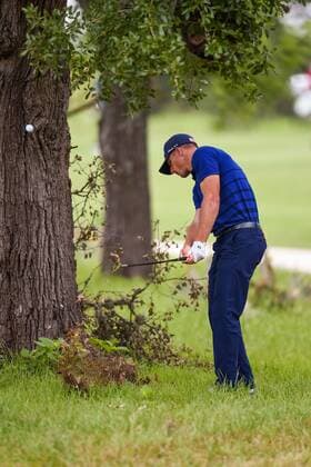 SAN ANTONIO, TX - APRIL 20: Morgan Hoffmann hits out of the rough on 16th hole during the first round of the Valero Texas Open at the TPC San Antonio Oaks Course in San Antonio, TX on April 20, 2017. (Photo by Daniel Dunn Icon Sportswire) GOLF: APR 20 PGA Golf Herren - Valero Texas Open - First Round Icon17042012 EDITORIAL USE ONLY