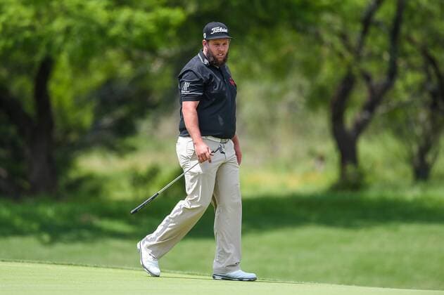 SAN ANTONIO, TX - APRIL 20: Andrew Johnston examines a putt during the first round of the Valero Texas Open at the TPC San Antonio Oaks Course in San Antonio, TX on April 20, 2017. (Photo by Daniel Dunn Icon Sportswire) GOLF: APR 20 PGA Golf Herren - Valero Texas Open - First Round Icon17042023 EDITORIAL USE ONLY