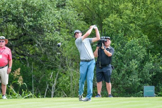 SAN ANTONIO, TX - APRIL 20: Brendan Steele hits a shot from the fairway during the first round of the Valero Texas Open at the TPC San Antonio Oaks Course in San Antonio, TX on April 20, 2017. (Photo by Daniel Dunn Icon Sportswire) GOLF: APR 20 PGA Golf Herren - Valero Texas Open - First Round Icon17042032 EDITORIAL USE ONLY