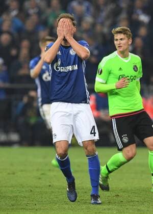 Fussball, UEFA Europa League, Saison 2016 2017, Viertelfinale , FC Schalke 04 vs Ajax Amsterdam 20.04.2017, Veltinsarena Gelsenkirchen, Benedikt Höwedes, S04, Aktion, Einzelbild,