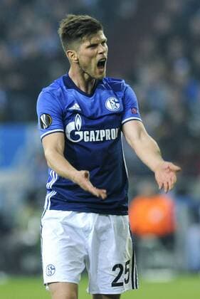 Fussball, UEFA Europe League, Herren, Saison 2016 2017, Viertelfinale Rückspiel, VELTINS Arena Gelsenkirchen: FC Schalke 04, S04 (blau) - Ajax Amsterdam (grün) 3:2; Klaas-Jan Huntelaar (S04), Aktion.