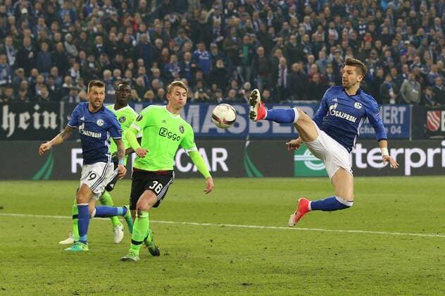 20.04.2017, Fussball, UEFA Europa League, Saison 2016 2017, Viertelfinale, FC Schalke 04 - Ajax Amsterdam, v.re., Matija Nastasic (FC Schalke 04), Matthijs de Ligt (Ajax Amsterdam), Guido Burgstaller (Schalke 04)