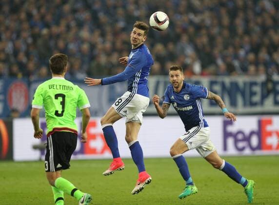 20.04.2017, Fussball, UEFA Europa League, Saison 2016 2017, Viertelfinale, FC Schalke 04 - Ajax Amsterdam, v.re., Guido Burgstaller (Schalke 04), Leon Goretzka (Schalke 04), Joel Veltman (Ajax Amsterdam)