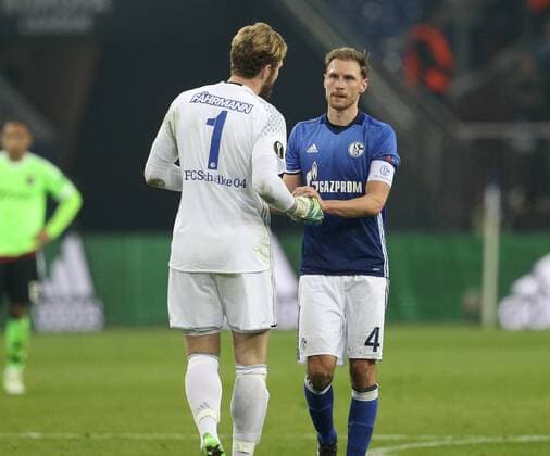20.04.2017, Fussball, UEFA Europa League, Saison 2016 2017, Viertelfinale, FC Schalke 04 - Ajax Amsterdam, Torwart Ralf Faehrmann, Ralf Fährmann (Schalke 04), li., und Benedikt Hoewedes, Benedikt Höwedes (Schalke 04)