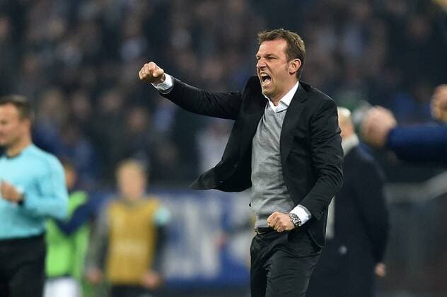 Gelsenkirchen, Veltins Arena, 20.04.17, Fussball - Europa League - Viertelfinale - FC Schalke 04 - Ajax Amsterdam Bild: Jubel bei Cheftrainer Markus Weinzierl nach Tor zum 1:0 durch Leon Goretzka (FC Schalke 04) xsmmpJPGx