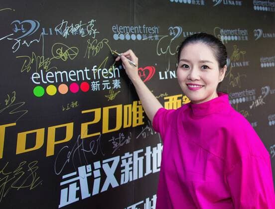Retired Chinese tennis star Li Na attends the opening ceremony of the restaurant co-opened by her and restaurant brand Element Fresh in Wuhan city, central China s Hubei province, 20 April 2017. Retired tennis star Li Na highlights opening ceremony of restaurant Element Fresh in central China city  pbu610657_06