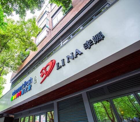 View of the restaurant co-opened by retired Chinese tennis star Li Na and restaurant brand Element Fresh in Wuhan city, central China s Hubei province, 20 April 2017. Retired tennis star Li Na highlights opening ceremony of restaurant Element Fresh in central China city  pbu610657_10