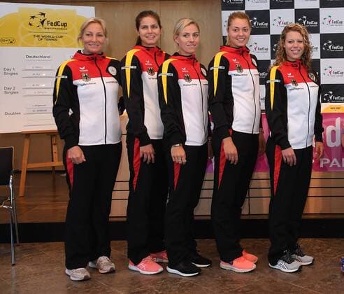 Fedcuptie Germany Ukraine in Stuttgart Germany German FedcupTeam from left:Teamcaptain Barbara Rittner,Julia Goerges ,Angelique Kerber,Carina Witthoeft,Laura Siegemund