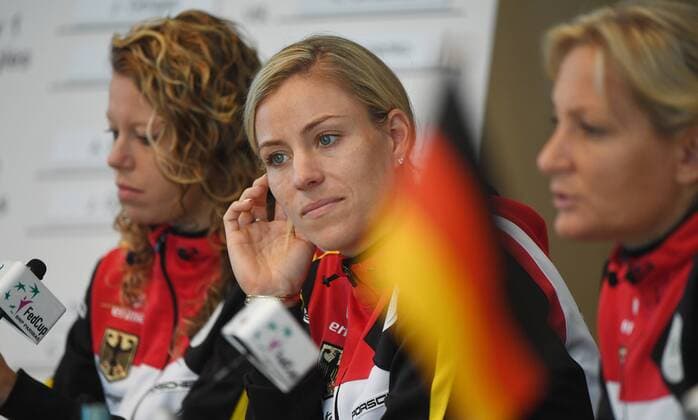 Fedcuptie Germany Ukraine in Stuttgart Germany German FedcupTeam from left:Laura Siegemund,Angelique Kerber,Teamcaptain Barbara Rittner