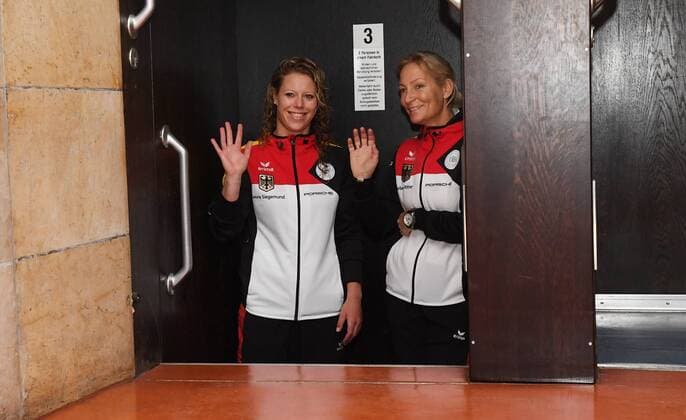 Fedcuptie Germany Ukraine in Stuttgart Germany German FedcupTeam from left:Teamcaptain Barbara Rittner,Laura Siegemund