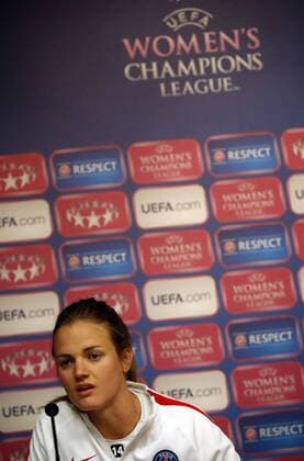 Paris Saint-Germain Spanish defender Irene Paredes during a press conference PK Pressekonferenz before a training session of the team at Miniestadi stadium in Barcelona, northeastern Spain, 21 April 2017. FC Barcelona Barca will face PSG in a UEFA Women s Champions League semifinal first leg match at the Miniestadi stadium in Barcelona on the ucoming 22 April. PARIS SAINT-GERMAIN S PRESS CONFERENCE !ACHTUNG: NUR REDAKTIONELLE NUTZUNG!  Copyright: xALBERTOxESTEVEZx 20170421-636283991442259732