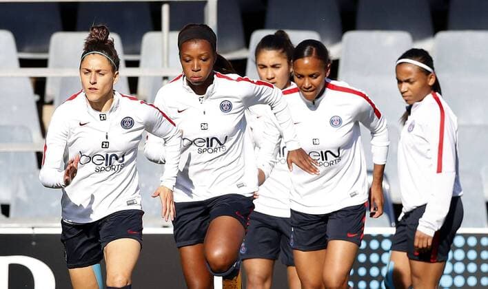 Paris Saint-Germain s Spanish stirker Vero Boquete (L) during the training of the team held at Miniestadi stadium in Barcelona, northeastern Spain, 21 April 2017. FC Barcelona Barca will face PSG in a UEFA Women s Champions League semifinal first leg match at the Miniestadi stadium in Barcelona on the ucoming 22 April. PARIS SAINT-GERMAIN S TRAINING !ACHTUNG: NUR REDAKTIONELLE NUTZUNG!  Copyright: xALBERTOxESTEVEZx 20170421-636283992764667320