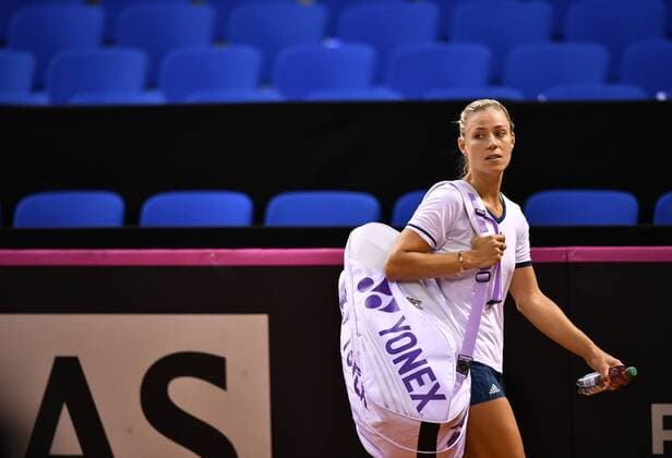 Angelique KERBER (GER) verlässt den Court Training Aufwärmen Tennis Damen Team Deutschland Germany Fed Cup Federations FedCup 2017 Deutschland vs Ukraine Porsche-Arena Stuttgart 22.04.2017 FedCup First Round Porsche-Arena Stuttgart 2017