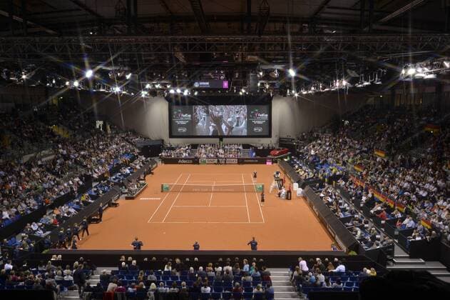 Übersicht Halle Feature Tennis Court gefüllt mit Zuschauern Tennis Damen Team Deutschland Germany Fed Cup Federations FedCup 2017 Deutschland vs Ukraine Porsche-Arena Stuttgart 22.04.2017 FedCup First Round Porsche-Arena Stuttgart 2017