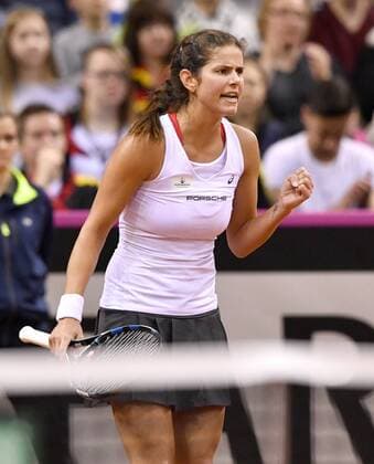 Julia Görges (GER) jubelt Jubel über gewonnenen Punkt Tennis Damen Team Deutschland Germany Fed Cup Federations FedCup 2017 Deutschland vs Ukraine Porsche-Arena Stuttgart 22.04.2017 FedCup First Round Porsche-Arena Stuttgart 2017