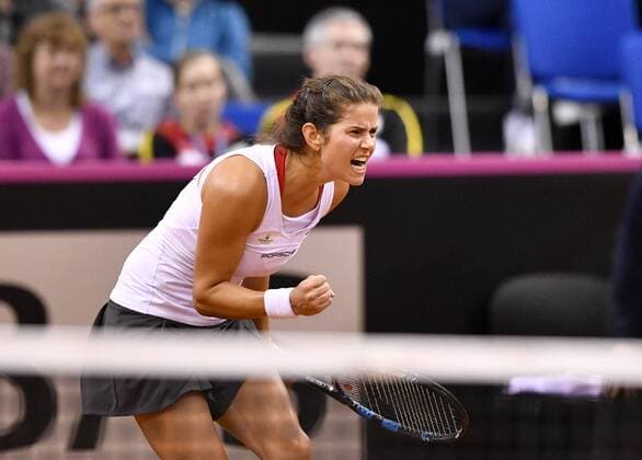 Julia Görges (GER) jubelt Jubel über gewonnenen Punkt Tennis Damen Team Deutschland Germany Fed Cup Federations FedCup 2017 Deutschland vs Ukraine Porsche-Arena Stuttgart 22.04.2017 FedCup First Round Porsche-Arena Stuttgart 2017