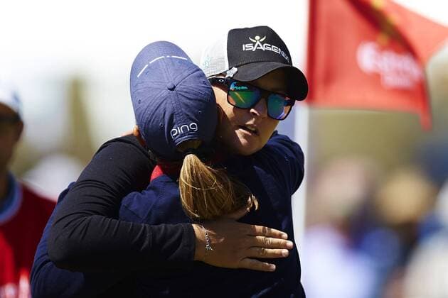 Swiss golfer Anna Nordqvist (R) greets Spanish Azahar Munoz during the third round of the Mediterranean Ladies Golf Open at Terramar Golf Club in Sitges, Barcelona, northeastern Spain, 22 April 2017. The tournament runs until the upcoming 23 April. MEDITERRANEAN LADIES OPEN !ACHTUNG: NUR REDAKTIONELLE NUTZUNG!  Copyright: xALEJANDROxGARCÍAx GRA251 20170422-636284705438879147