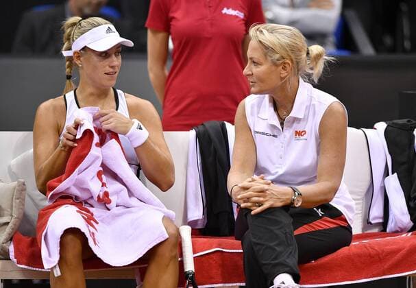 Angelique KERBER (GER) (links) mit Team Captain Teamchefin Coach Barbara RITTNER (GER) Tennis Damen Team Deutschland Germany Fed Cup Federations FedCup 2017 Deutschland vs Ukraine Porsche-Arena Stuttgart 22.04.2017 FedCup First Round Porsche-Arena Stuttgart 2017