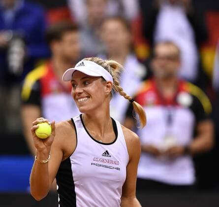 Themen der Woche - Sport Bilder des Tages - SPORT Angelique KERBER (GER) jubelt Jubel nach gewonnenem Match Tennis Damen Team Deutschland Germany Fed Cup Federations FedCup 2017 Deutschland vs Ukraine Porsche-Arena Stuttgart 22.04.2017 FedCup First Round Porsche-Arena Stuttgart 2017