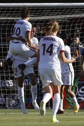 PSG s players jubilate the first goal against FC Barcelona Barca during their women s UEFA Champions League semifinal match between FC Barcelona and Paris Saint Germain at the Miniestadi stadium in Barcelona, Catalonia, Spain, 22 April 2017. FC BARCELONA VS. PSG !ACHTUNG: NUR REDAKTIONELLE NUTZUNG!  Copyright: xAlbertoxEstévezx BCN991 20170422-636284867653979651