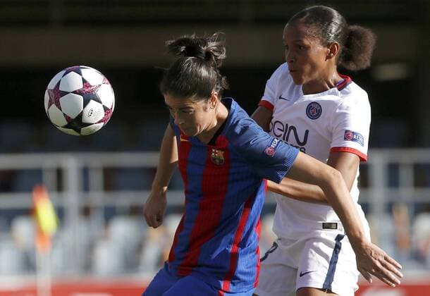 Bilder des Tages - SPORT FC Barcelona Barca s Mata Torrejon (L) vies for the ball with Marie-Laure Delie of PSG during their women s UEFA Champions League semifinal match between FC Barcelona and Paris Saint Germain at the Miniestadi stadium in Barcelona, Catalonia, Spain, 22 April 2017. FC BARCELONA VS. PSG !ACHTUNG: NUR REDAKTIONELLE NUTZUNG!  Copyright: xAlbertoxEstévezx BCN991 20170422-636284869554191289