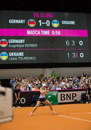 Fed Cup GER-UKR, Deutschland - Ukraine, Porsche Arena, Stuttgart, ANGELIQUE KERBER (GER) und Anzeigetafel, Juergen Hasenkopf