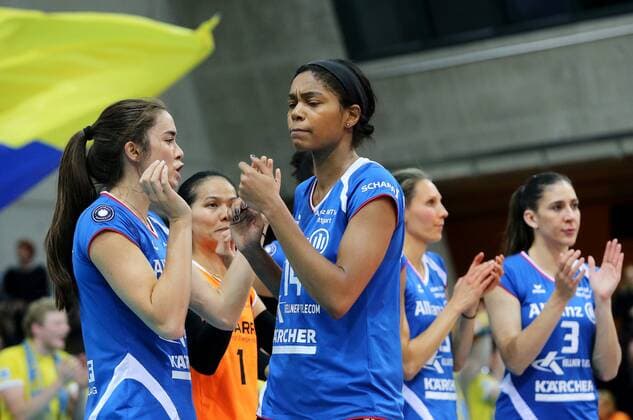 Stuttgart Volleyball Allianz MTV Stuttgart vs. SSC Schwerin, vorn v.l. Valerie Nichol und Aiyana Whitney (Stuttgart) enttäuscht