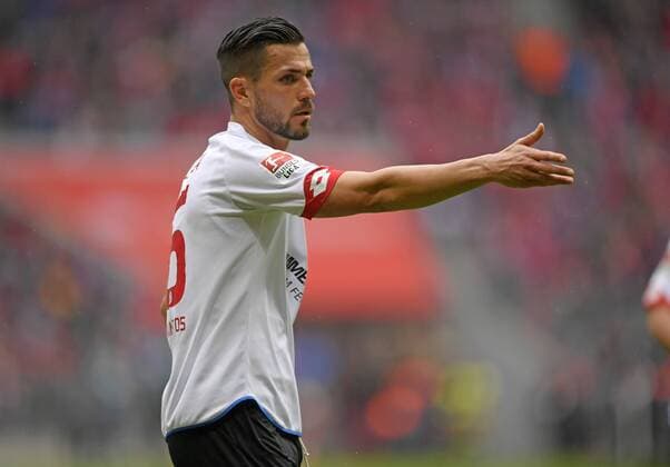 22.04.2017, Fussball 1.Bundesliga 2016 2017, 30.Spieltag, FC Bayern München - 1.FSV Mainz 05, in der Allianz-Arena München. Danny Latza (FSV Mainz 05) gibt Anweisungen. 