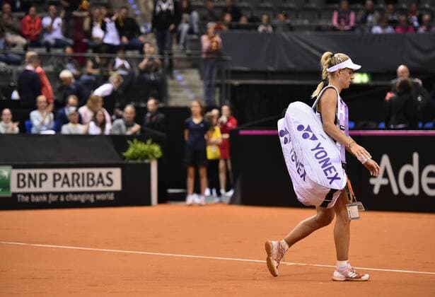 Angelique KERBER (GER) enttäuscht Gestik, Geste verlässt den Platz als Verliererin Tennis Damen Team Deutschland Germany Fed Cup Federations FedCup 2017 Deutschland vs Ukraine Porsche-Arena Stuttgart 23.04.2017 FedCup First Round Porsche-Arena Stuttgart 2017