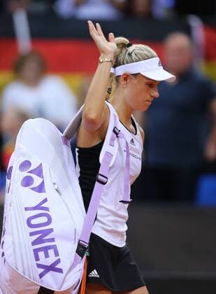 Stuttgart Tennis Fed Cup Deutschland vs. Ukraine, Angelique Kerber (GER) verlässt enttäuscht das Spielfeld