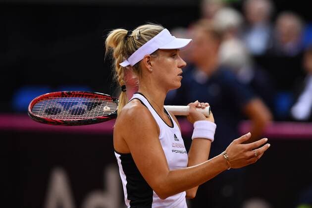 Angelique KERBER (GER), Enttaeuschung,Frust,enttaeuscht, frustriert,niedergeschlagen, Aktion,Einzelbild, angeschnittenes Einzelmotiv,Halbfigur,halbe Figur, Tennis Fed Cup:Deutschland-Ukraine P O R S C H E A R E N A, Stuttgart am 23.04.2017
