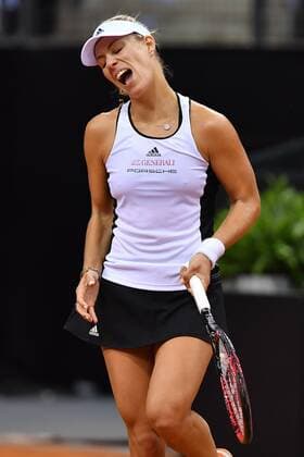 Angelique KERBER (GER), Enttaeuschung,Frust,enttaeuscht, frustriert,niedergeschlagen, Aktion,Einzelbild, angeschnittenes Einzelmotiv,Halbfigur,halbe Figur, Tennis Fed Cup:Deutschland-Ukraine P O R S C H E A R E N A, Stuttgart am 23.04.2017
