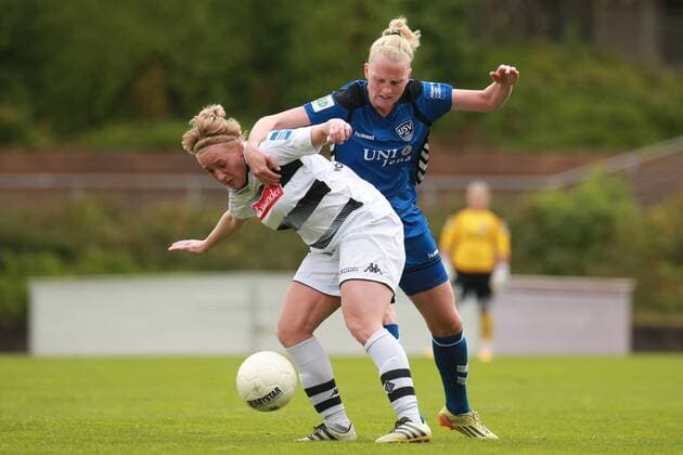 23.04.2017, xkvx, Fussball 1.Bundesliga Damen, Borussia Moenchengladbach - FF USV Jena, emspor, v.l. Madeline Gier (Borussia Moenchengladbach), Lina Hausicke (FF USV Jena) Moenchengladbach